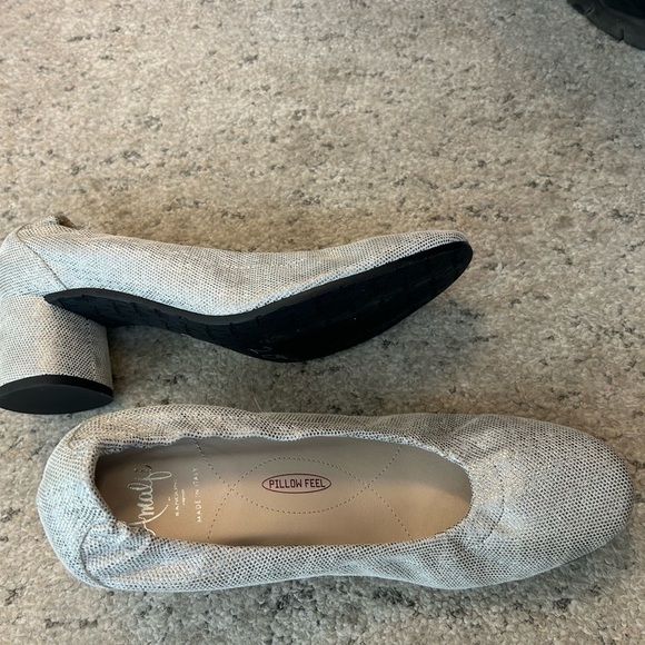 Amalfi By Rangoni 8.5 NEW Gray Heels with Chunky Heel- pillow soft elastic heel - Picture 6 of 16